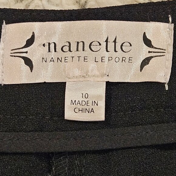 Nanette Lepore SZ 10 Black Capri Hi Lo Ruffled Hem Button Zip Closure No Pockets - Picture 3 of 11